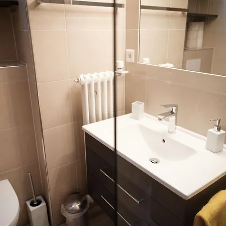 Primavista-5 By Interhome צרמט